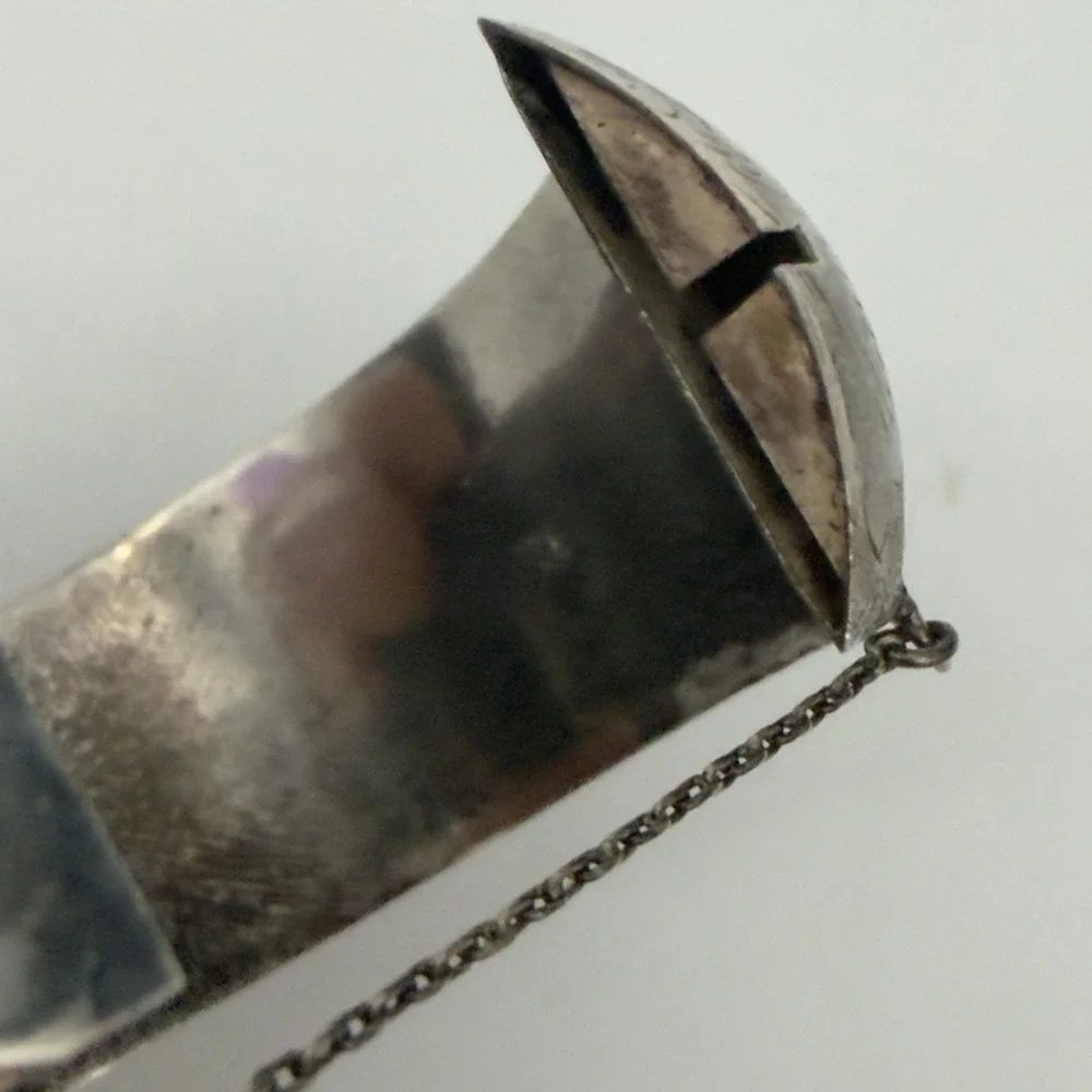 Vtg Sterling Silver 925 Hinged Etched Bangle Bracelet with A Safety Chain Wide